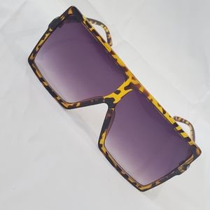 Leapord Oversized Square Frame Sunglasses